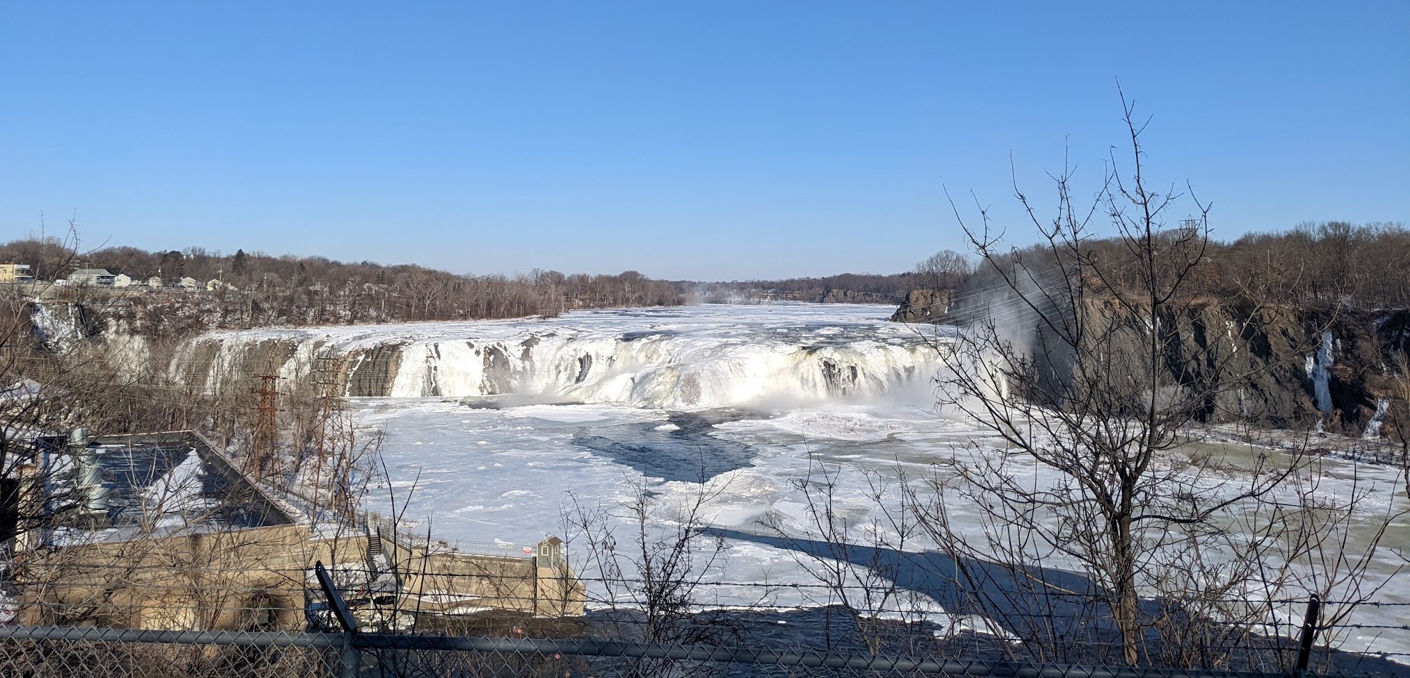 Frozen_cohoes_falls.jpeg