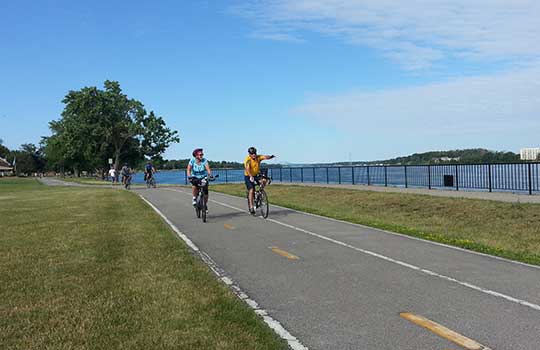 niagara-river-cycling.jpg